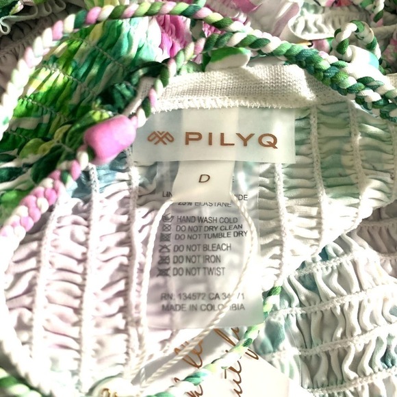 PILYQ Tropical Floral Smocked Off Shoulder Reversible Bikini Top NWT Cup Size D - Picture 14 of 16